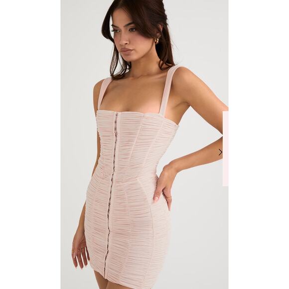 CATE
House of CB XS
CRYSTAL RUCHED MESH MINI DRESS
USD $215 - Picture 1 of 6